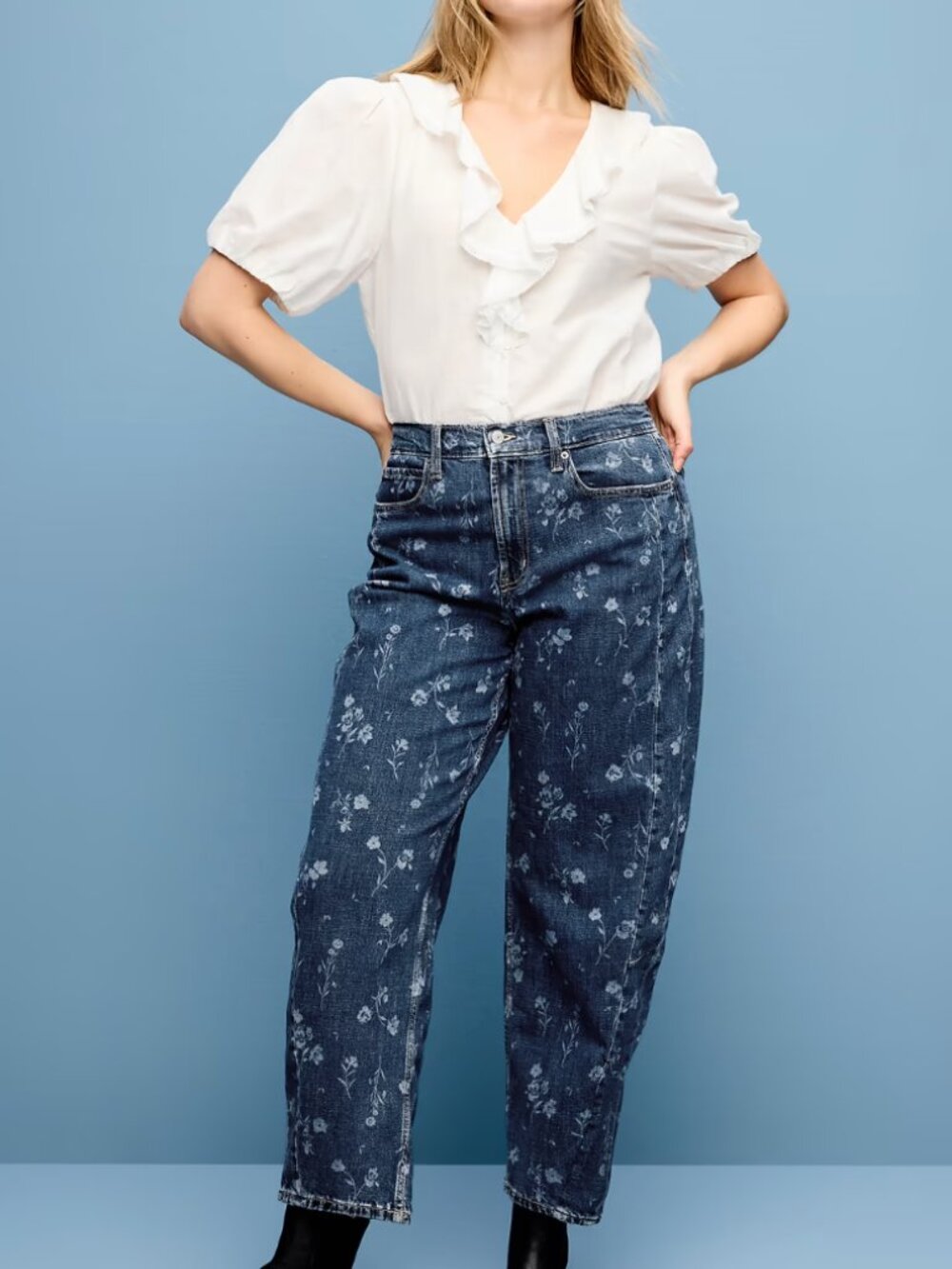 High-Waisted Barrel Ankle Jeans in Ozzie